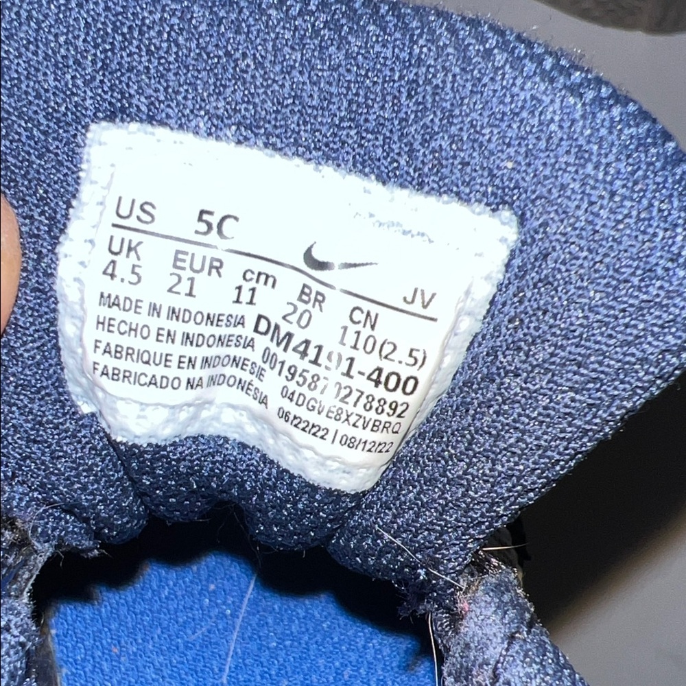 Nike Navy and White Sneakers Toddler size 5C - Picture 7 of 7